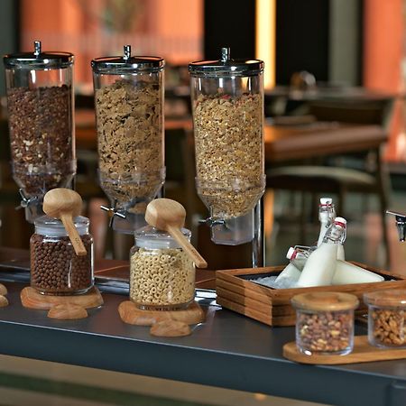 Doubletree By Hilton Ben Guerir Hotel & Residences Benguerir Esterno foto