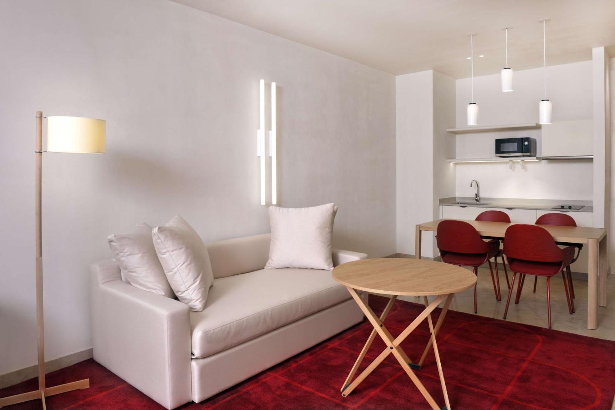 Doubletree By Hilton Ben Guerir Hotel & Residences Benguerir Esterno foto