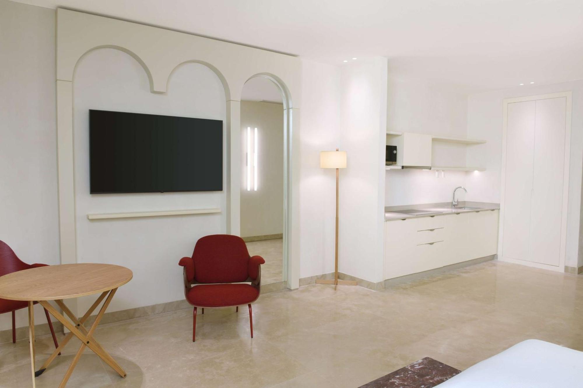 Doubletree By Hilton Ben Guerir Hotel & Residences Benguerir Esterno foto