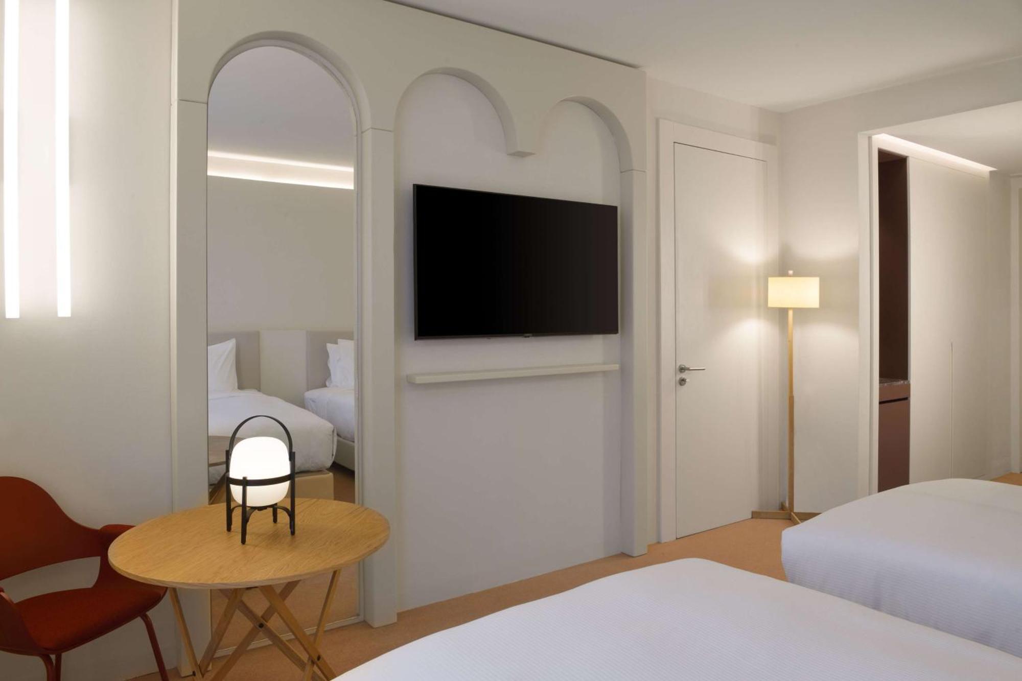 Doubletree By Hilton Ben Guerir Hotel & Residences Benguerir Esterno foto