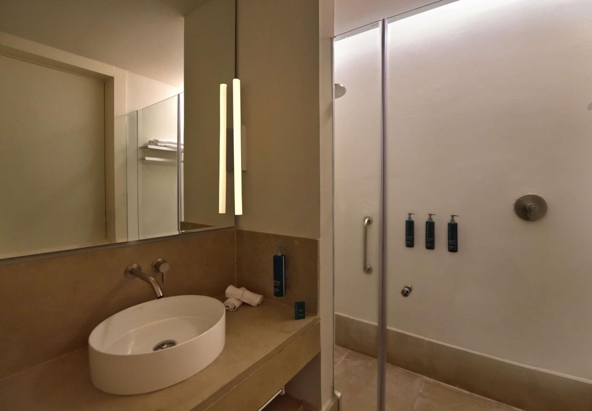 Doubletree By Hilton Ben Guerir Hotel & Residences Benguerir Esterno foto