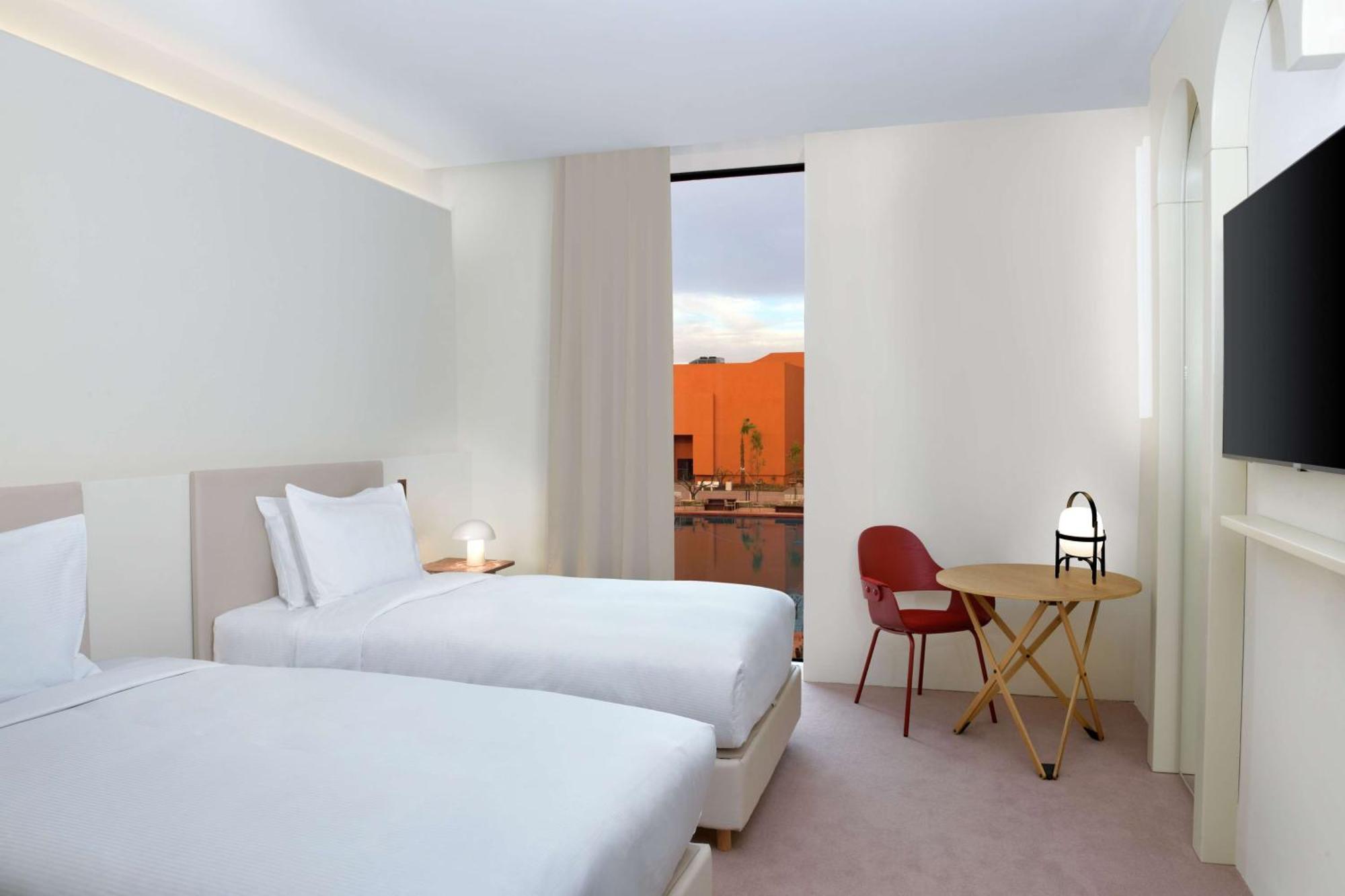Doubletree By Hilton Ben Guerir Hotel & Residences Benguerir Esterno foto
