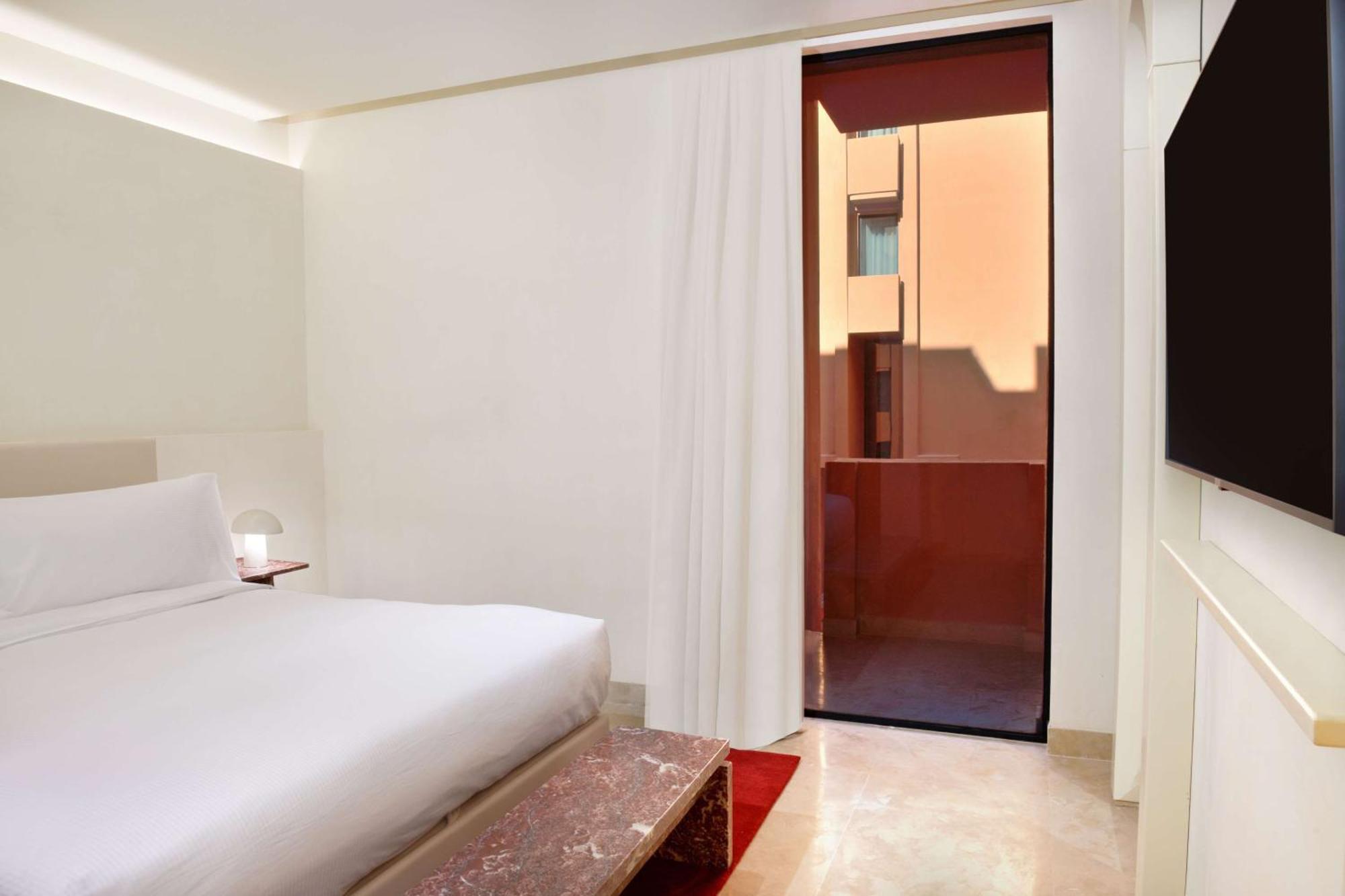 Doubletree By Hilton Ben Guerir Hotel & Residences Benguerir Esterno foto