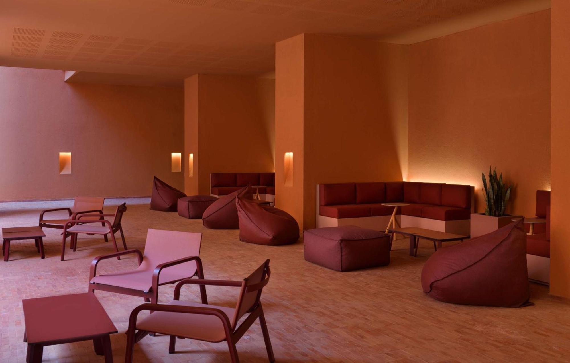 Doubletree By Hilton Ben Guerir Hotel & Residences Benguerir Esterno foto