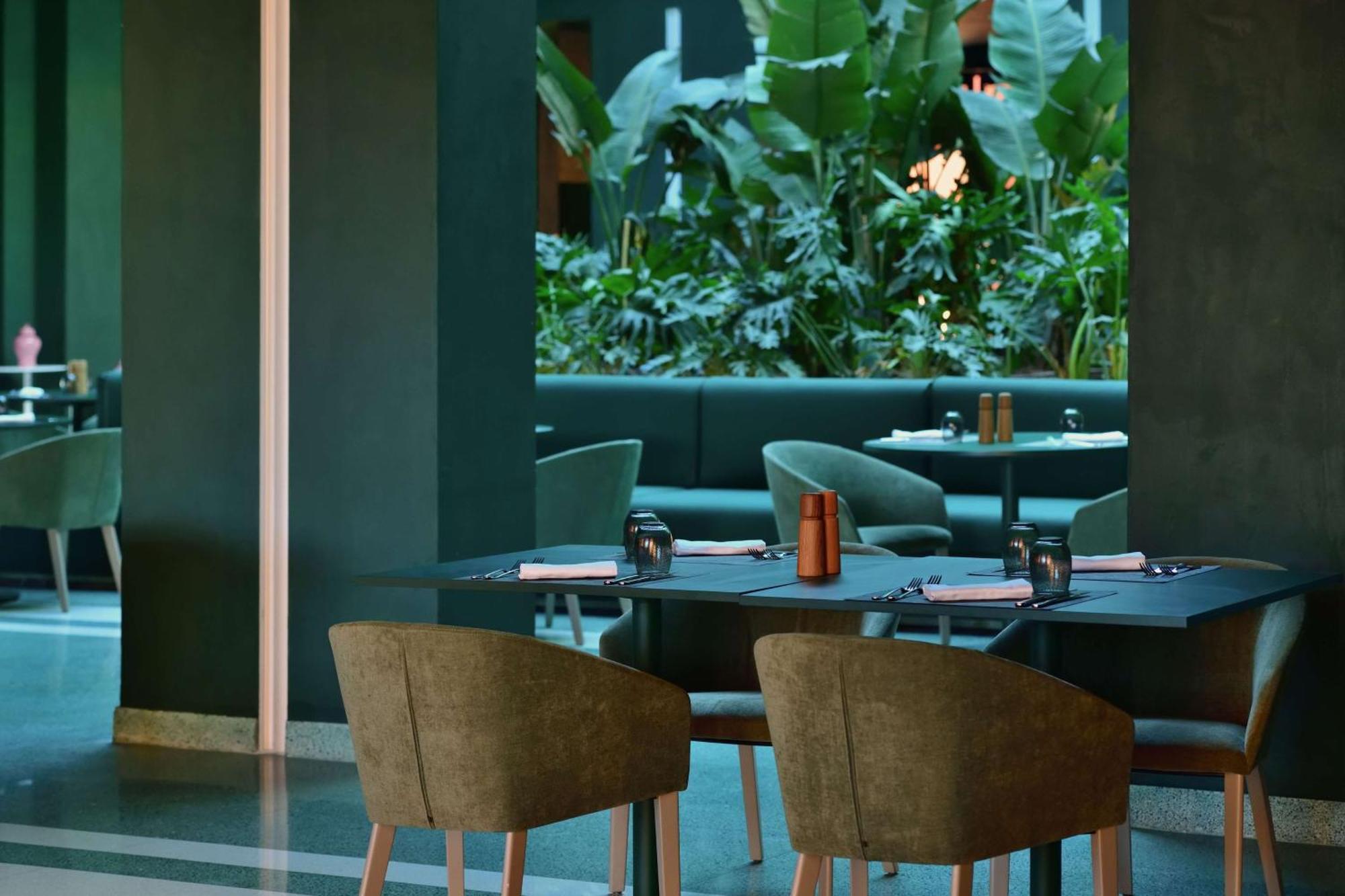 Doubletree By Hilton Ben Guerir Hotel & Residences Benguerir Esterno foto