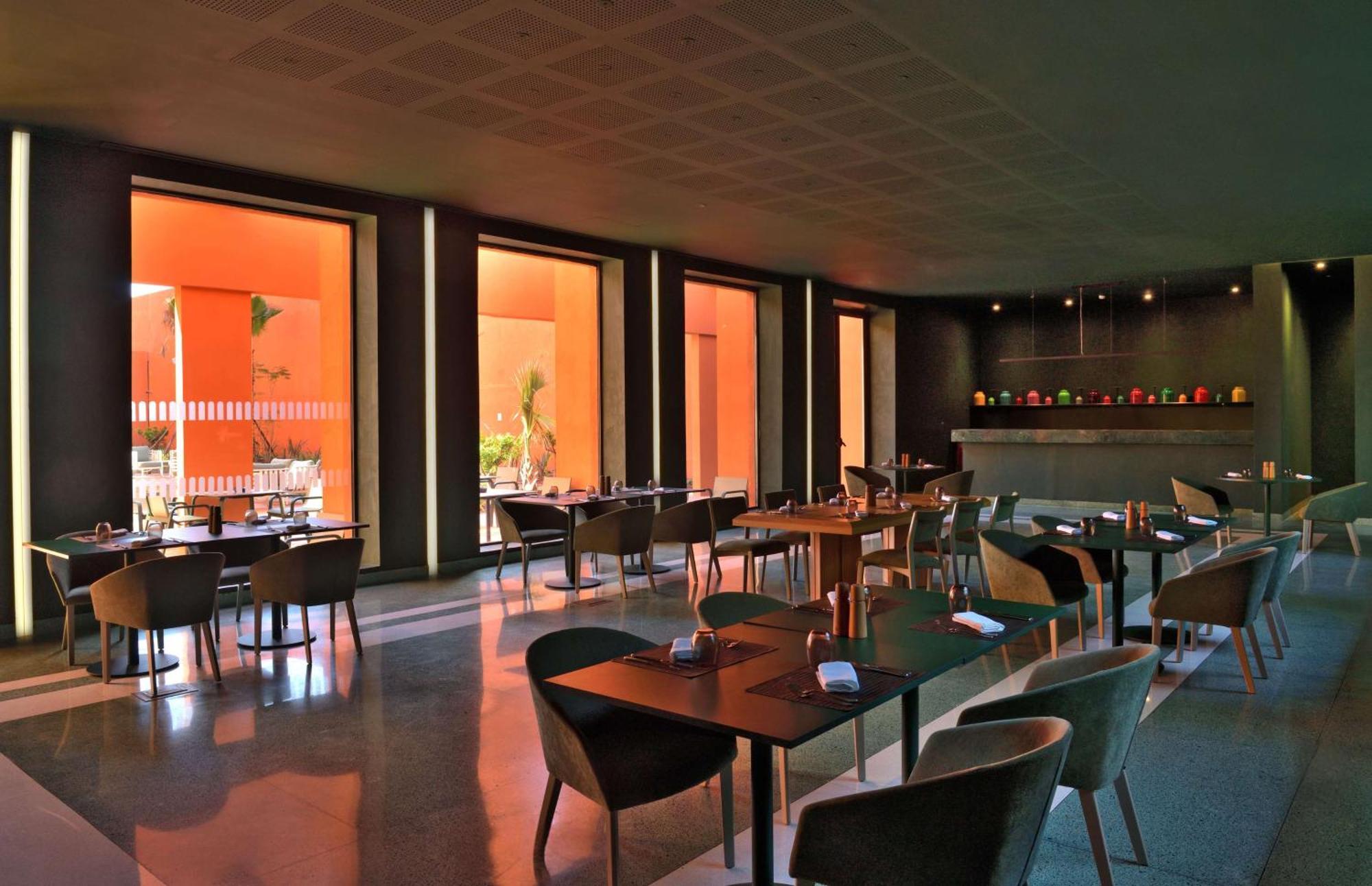 Doubletree By Hilton Ben Guerir Hotel & Residences Benguerir Esterno foto