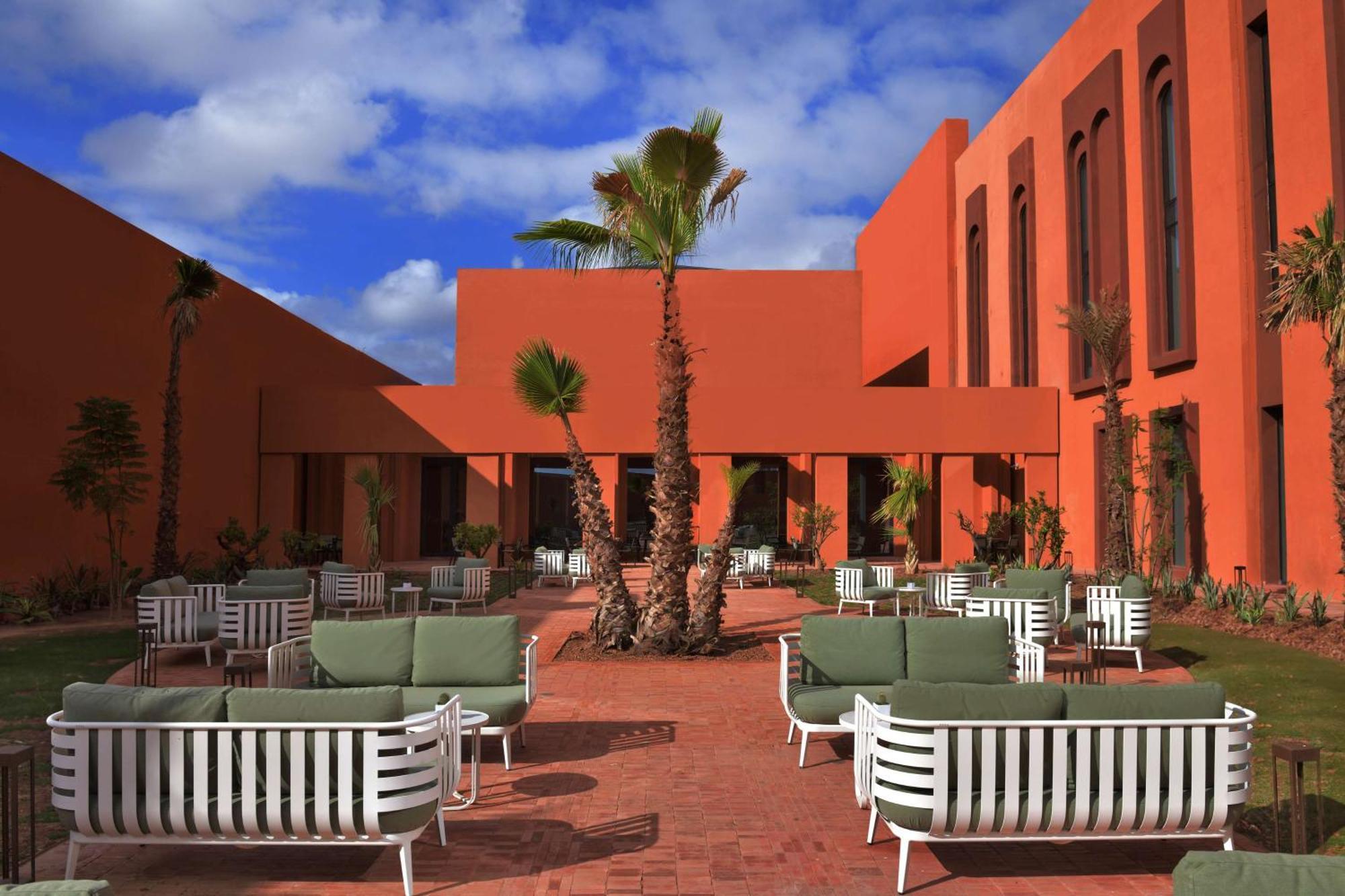 Doubletree By Hilton Ben Guerir Hotel & Residences Benguerir Esterno foto
