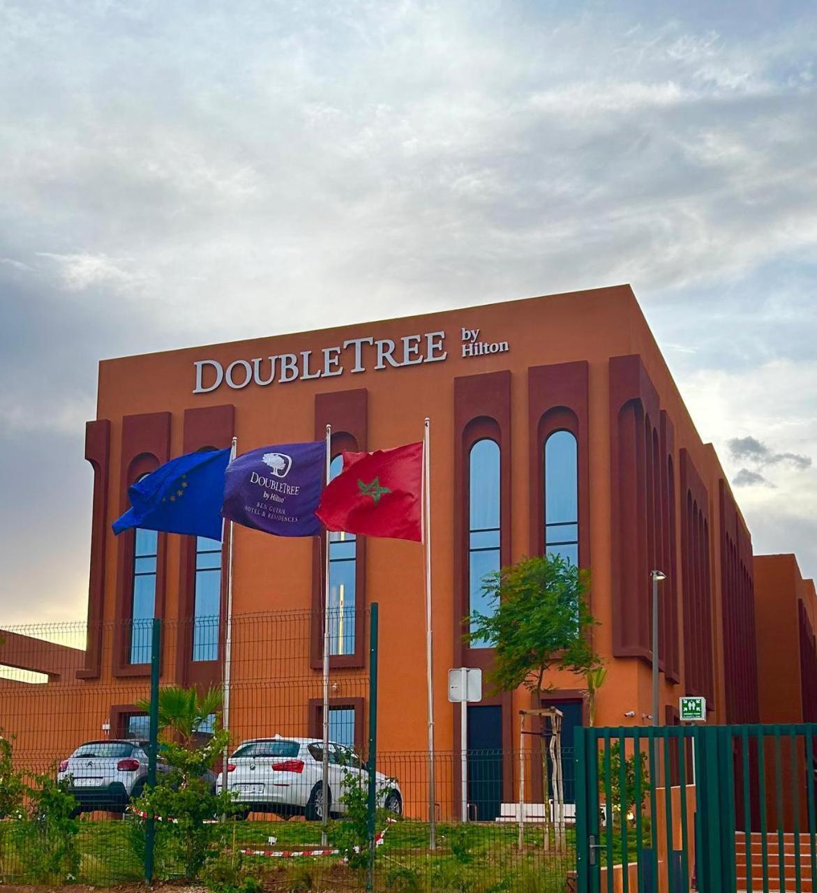 Doubletree By Hilton Ben Guerir Hotel & Residences Benguerir Esterno foto